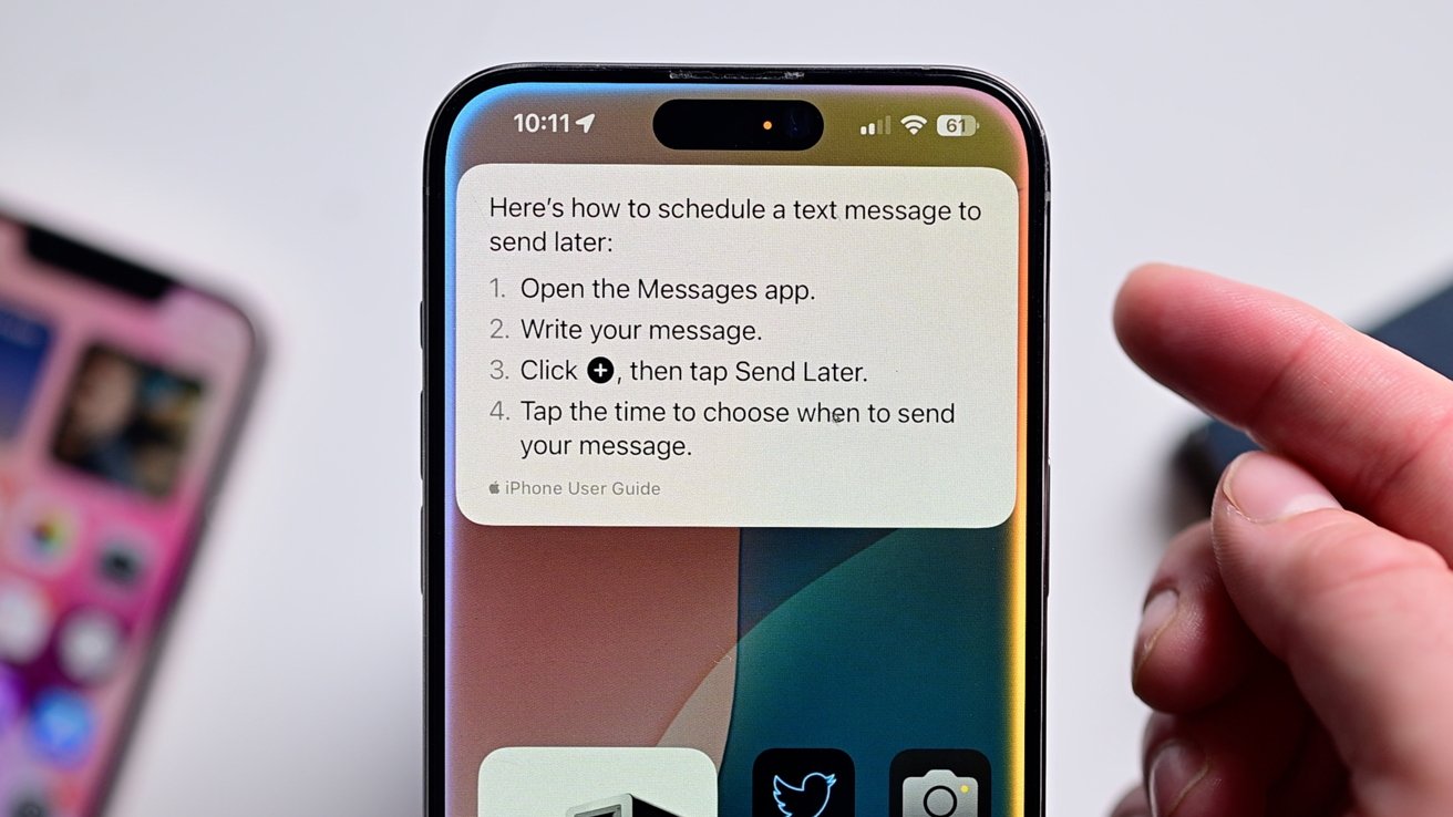 Siri дает результаты с помощью Apple Intelligence о том, как запланировать отправку сообщения на более позднее время