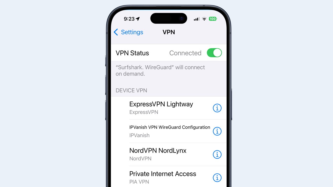 Экран смартфона, на котором отображаются настройки VPN, статус подключенного VPN и список различных VPN-сервисов, таких как ExpressVPN, IPVanish, NordVPN и Private Internet Access.