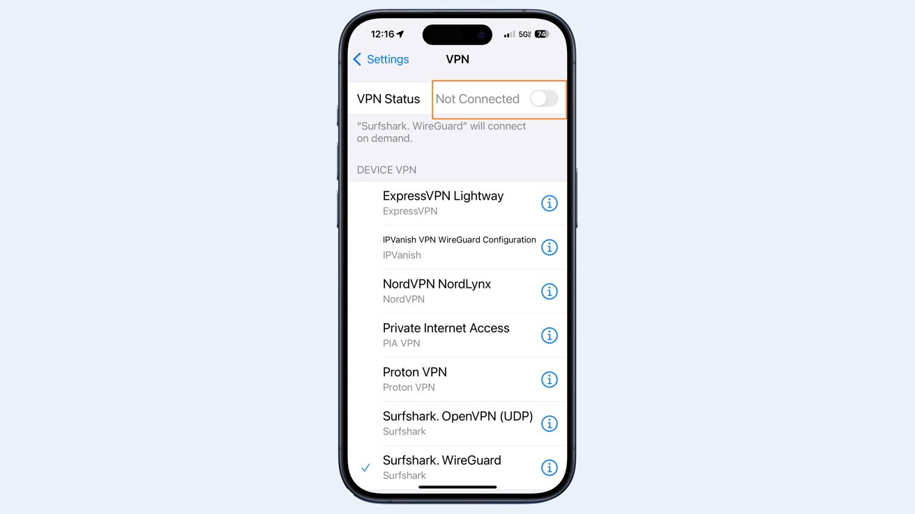 iPhone отображает настройки VPN с несколькими перечисленными вариантами VPN, такими как ExpressVPN, NordVPN, Proton VPN и Surfshark. Статус VPN отображается как «Не подключено».