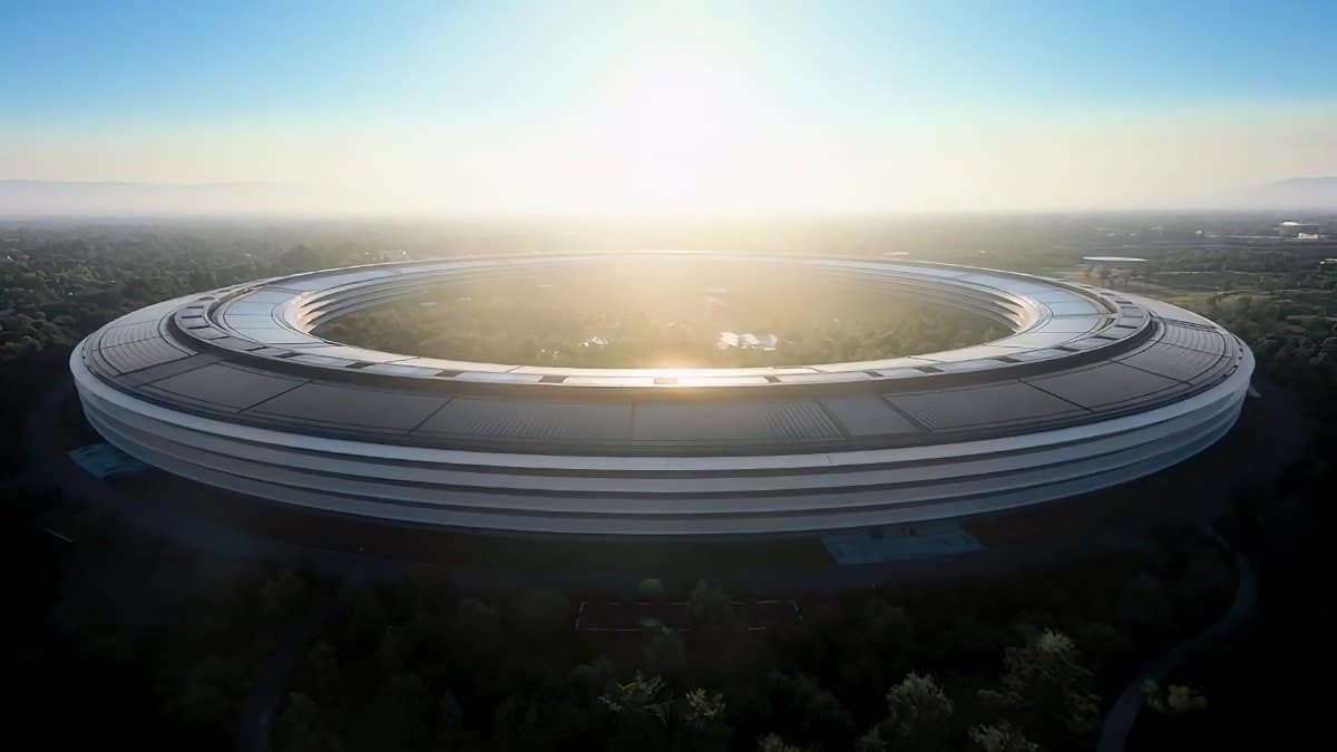 Apple лидирует на мировом рынке мобильных устройств, опережая конкурентов в рекламе