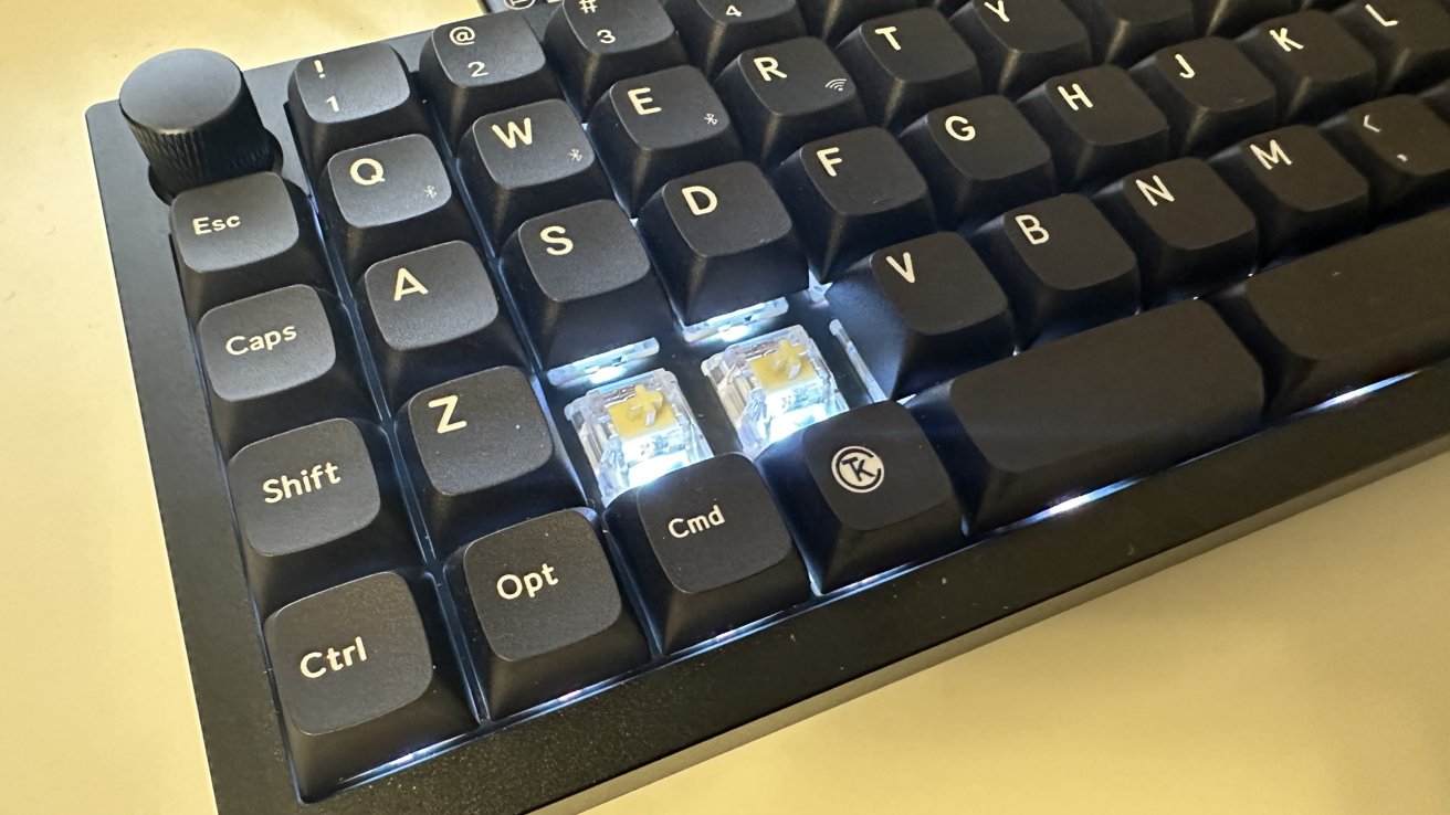 Обзор Keychron Q15 Max — подсветка и переключатели Gateron Jupiter Banana.