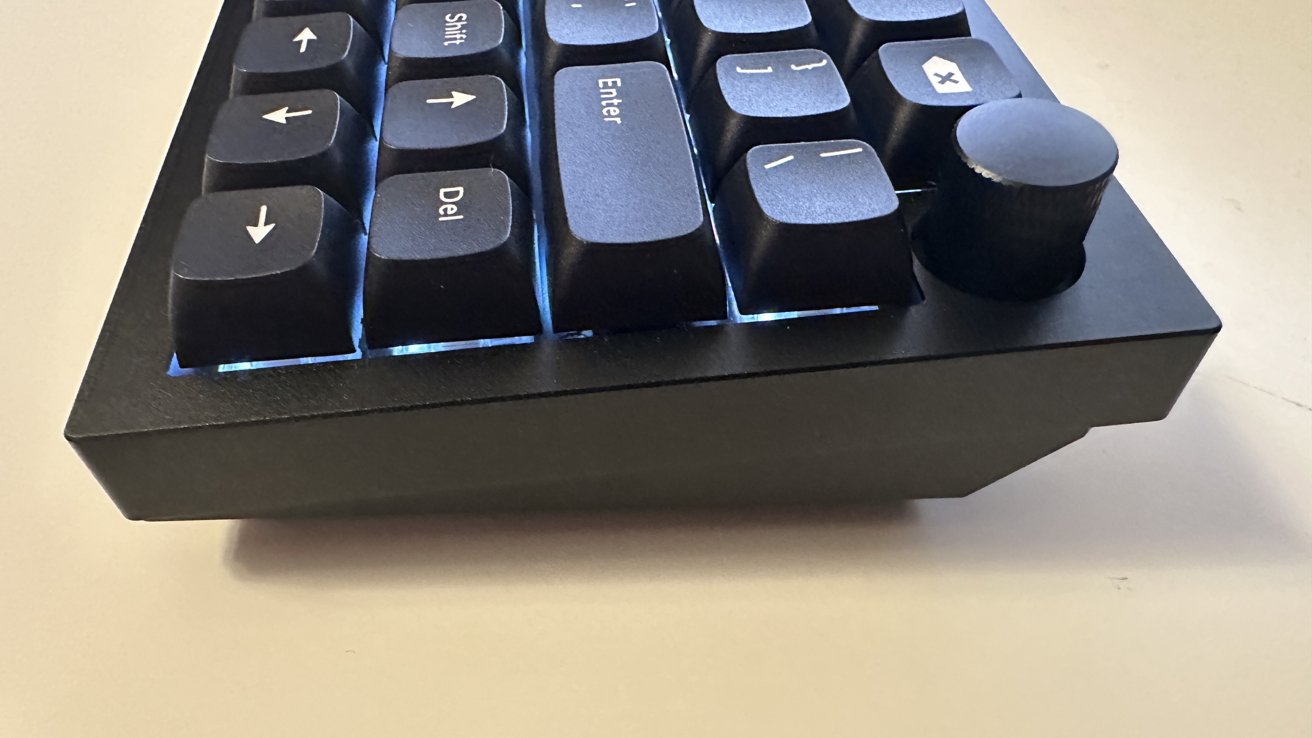 Обзор Keychron Q15 Max — боковой профиль, обратите внимание на ровность клавиш XDA.