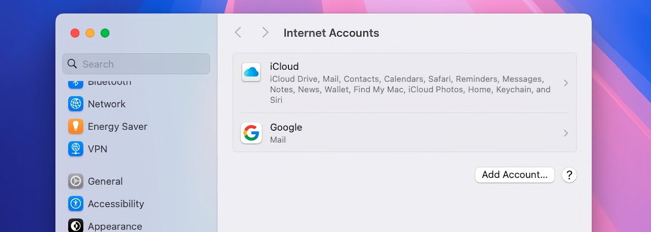 Окно настроек Mac OS, в котором отображаются учетные записи Интернета, с перечисленными учетными записями iCloud и Google. Значки для Bluetooth, Сети, Экономии энергии и других настроек отображаются слева.