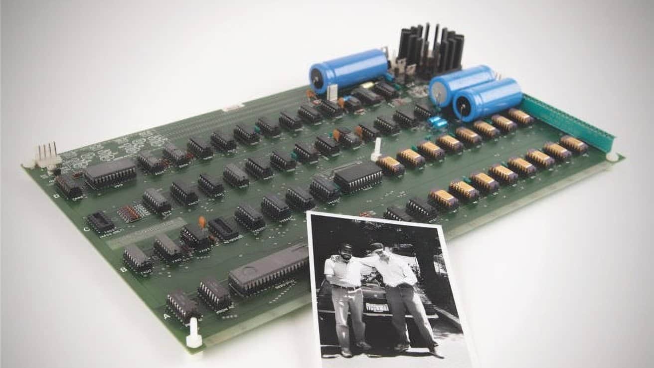 Apple-1, принадлежащий Дэне Редингтону, продается более чем за 300 000 долларов