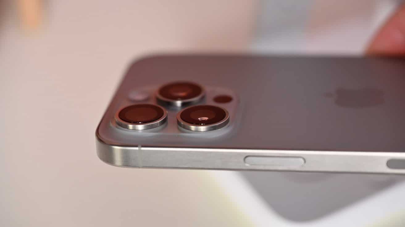Потребительский спрос на iPhone 15 Pro вырос в июне