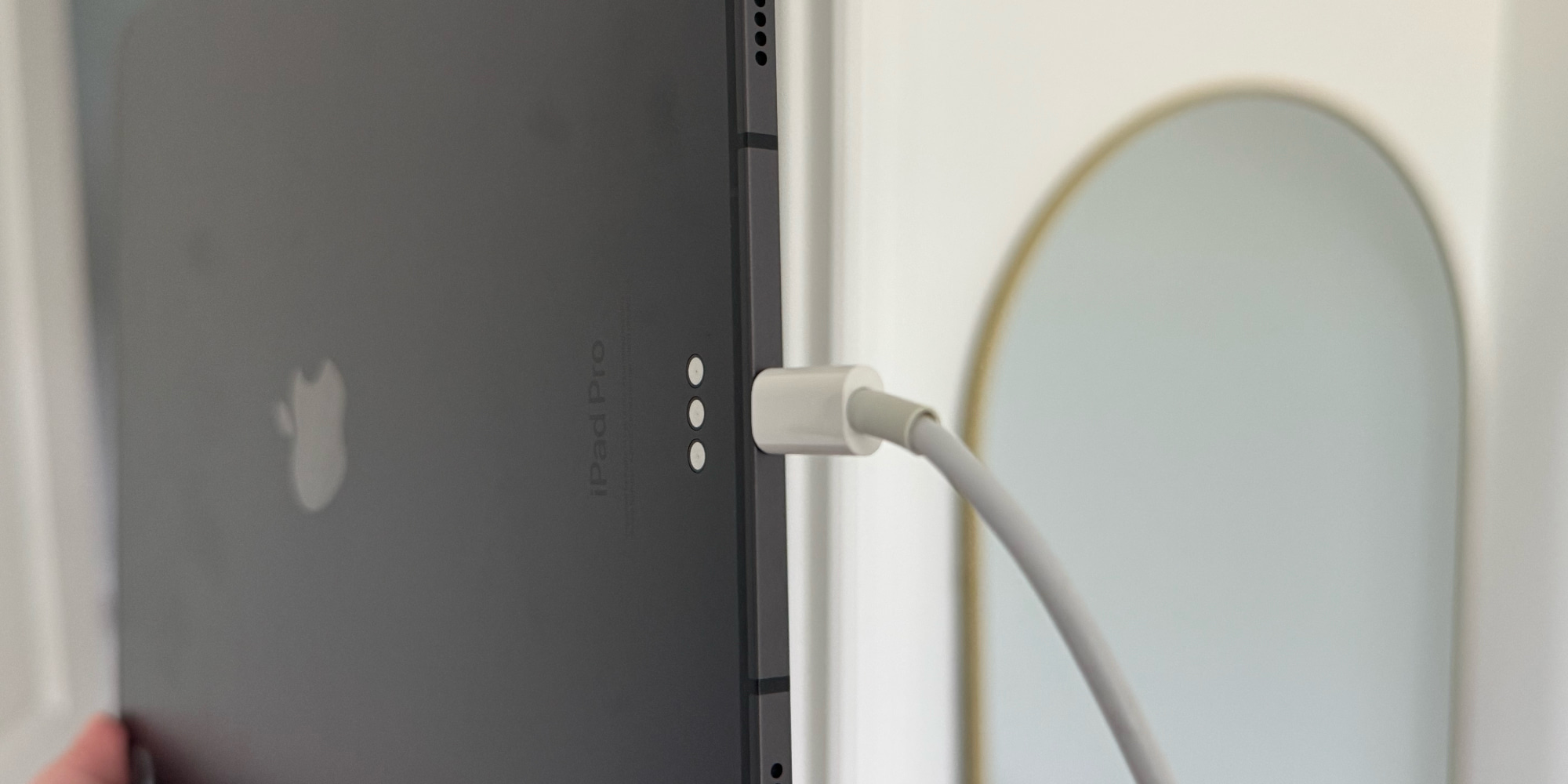 Порт USB-C на iPad Pro M4