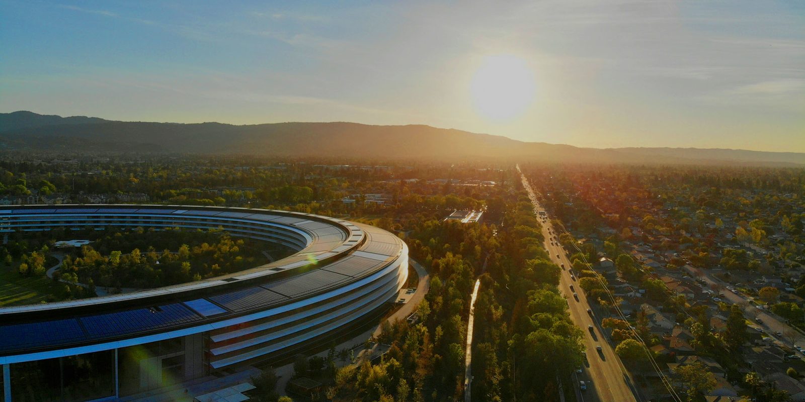 Исследователь по вопросам безопасности использовал системы Apple, чтобы украсть 2,5 млн долларов | Снимок с дрона в Apple Park
