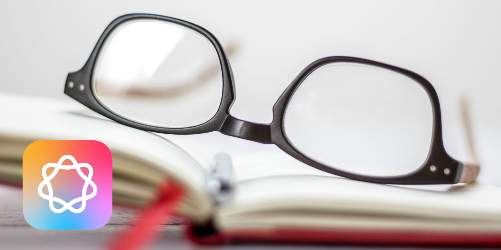 Тестирование инструментов Apple Intelligence Writing | Блокнот, очки и логотип Apple Intelligence