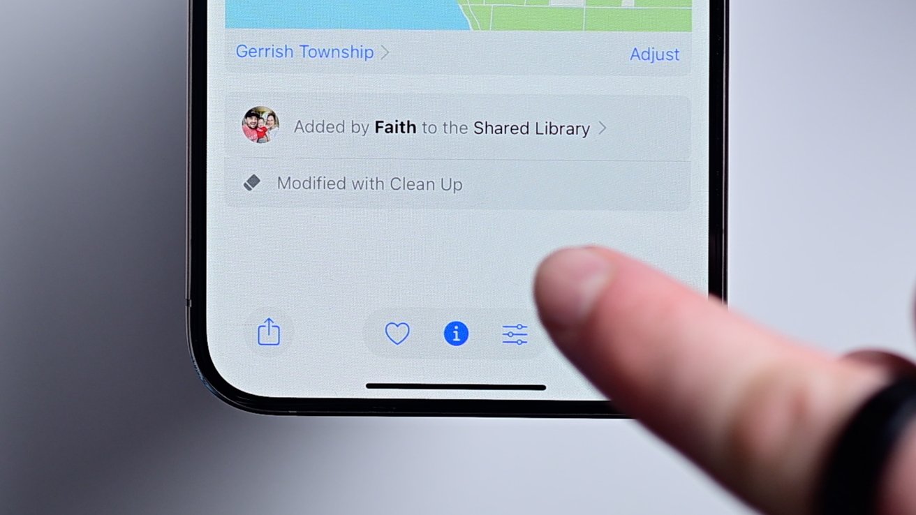 Скриншот iPhone, на котором показаны метаданные фотографии, отредактированной с помощью Clean Up