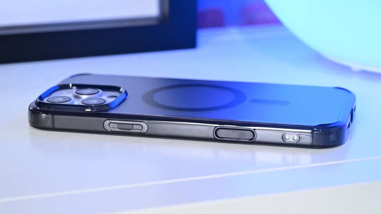 Чехлы для iPhone 16 от Apple и Spigen, кнопка захвата