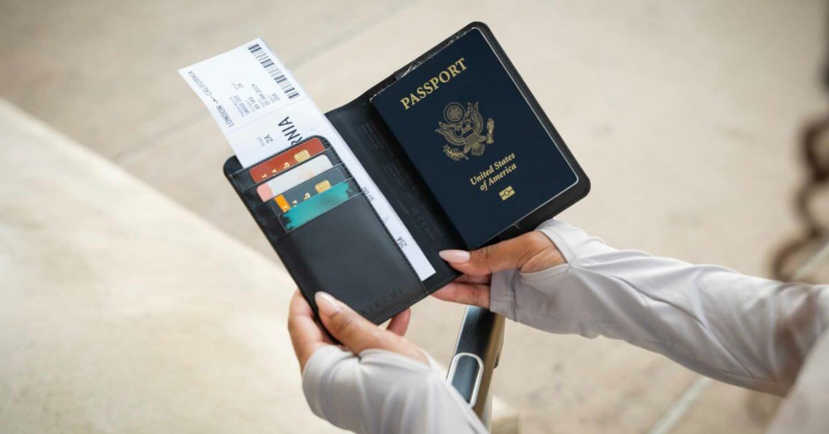 Satechi выпускает кошелек Find My Passport с функцией зарядки MagSafe и другими возможностями