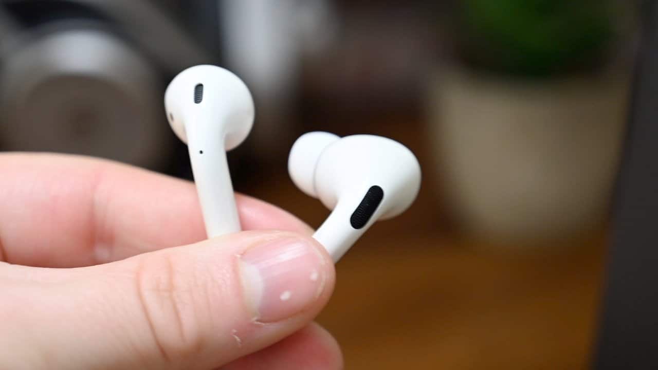 Код iOS 18 RC ссылается на новые наушники с датчиком сердечного ритма
