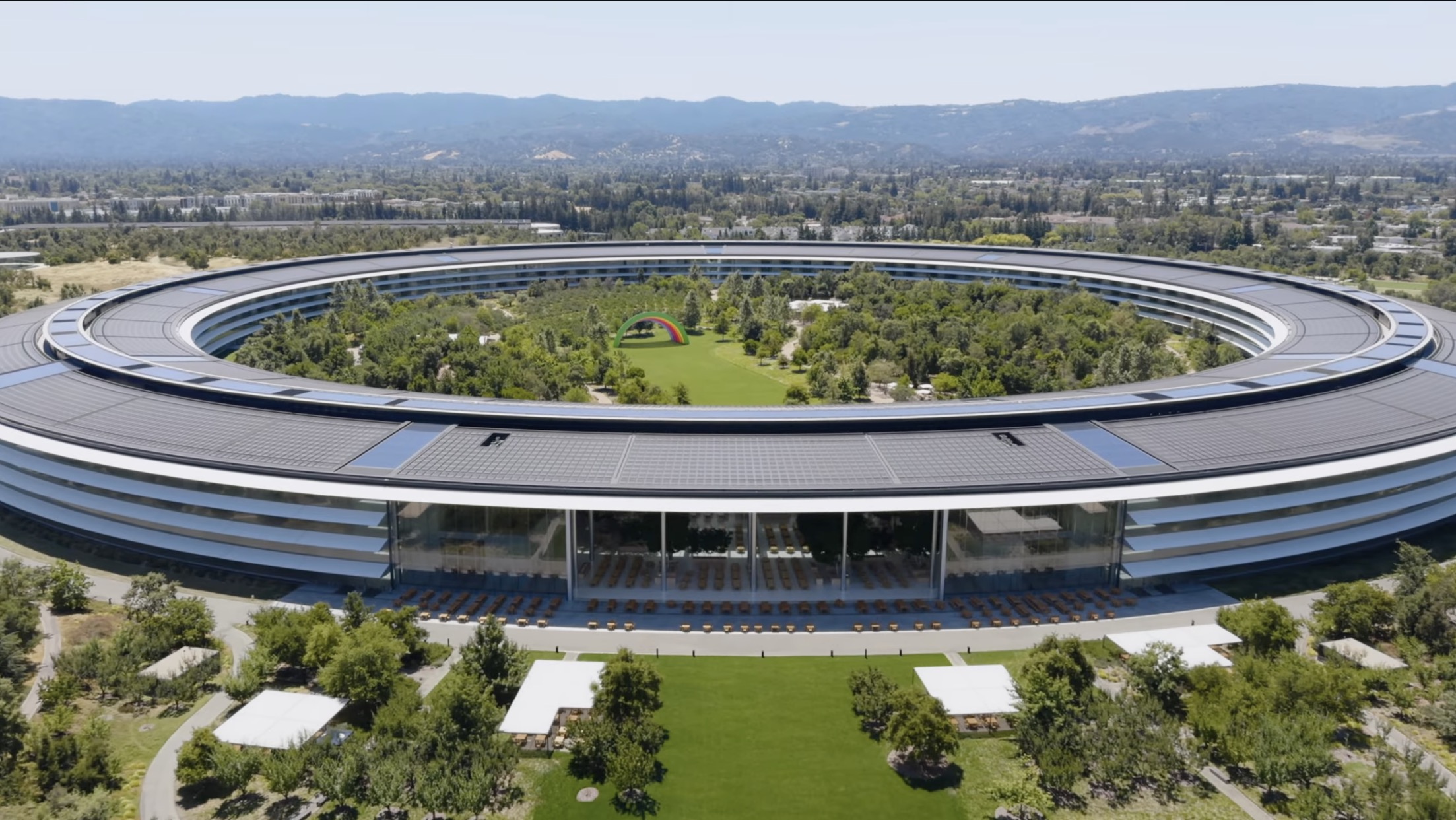 Apple Park во время мероприятия iPhone 16