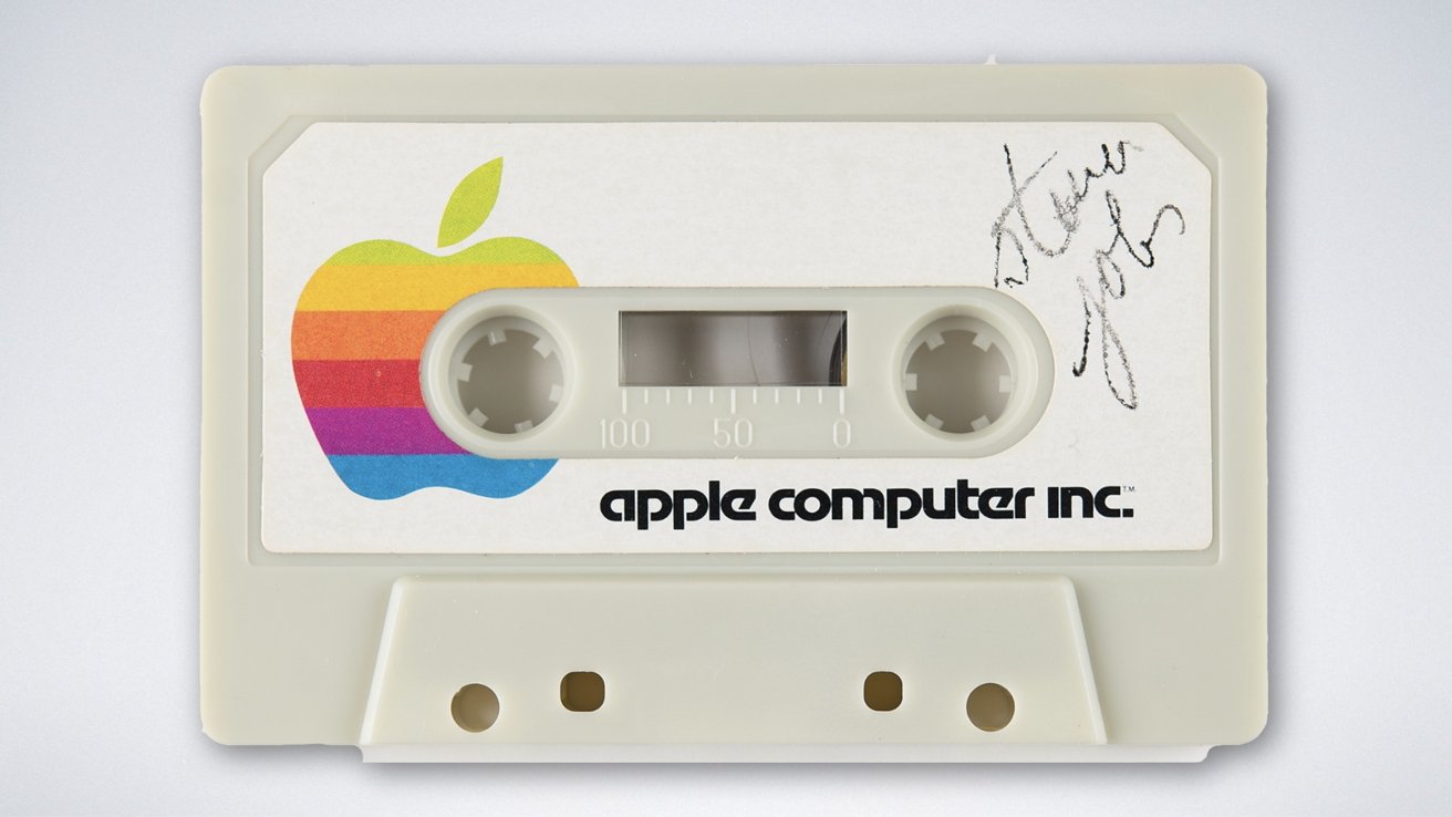 Кассета Apple II, также подписанная Стивом Джобсом.