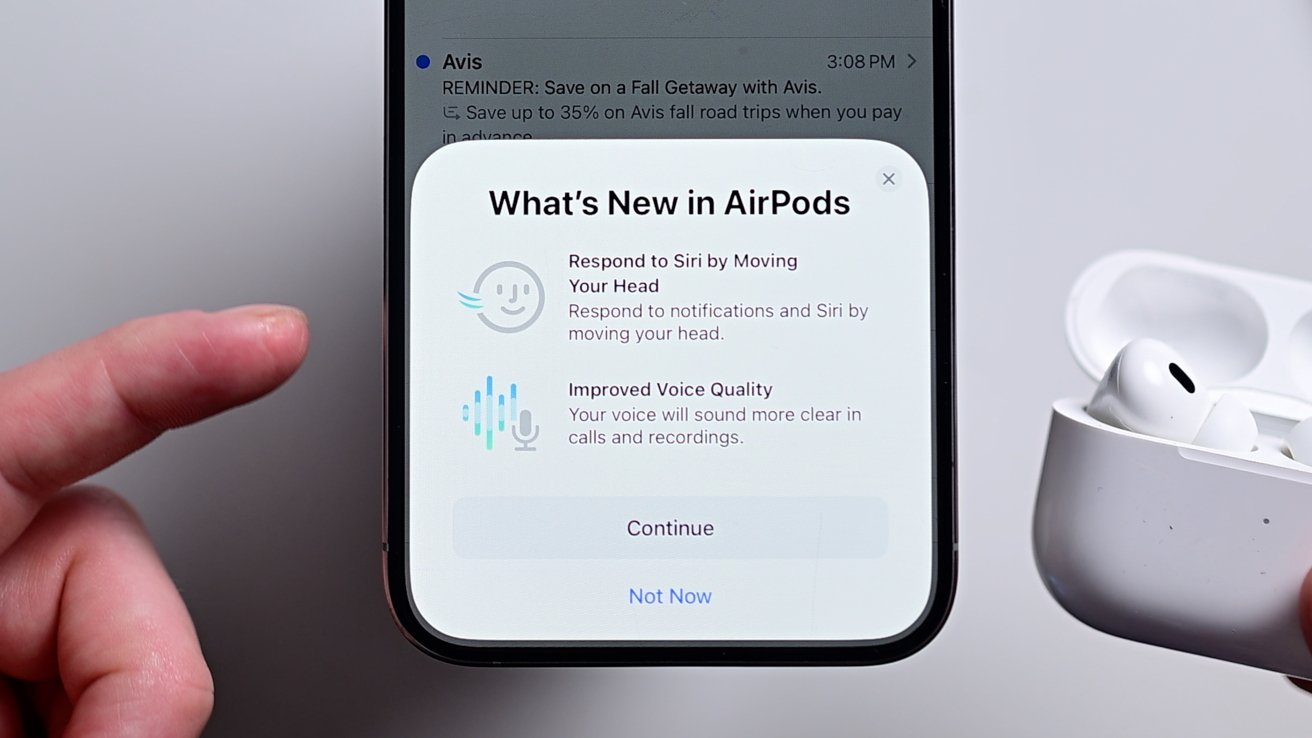 Модальное окно на экране iPhone, информирующее пользователей о новых жестах головой и улучшенном качестве звука