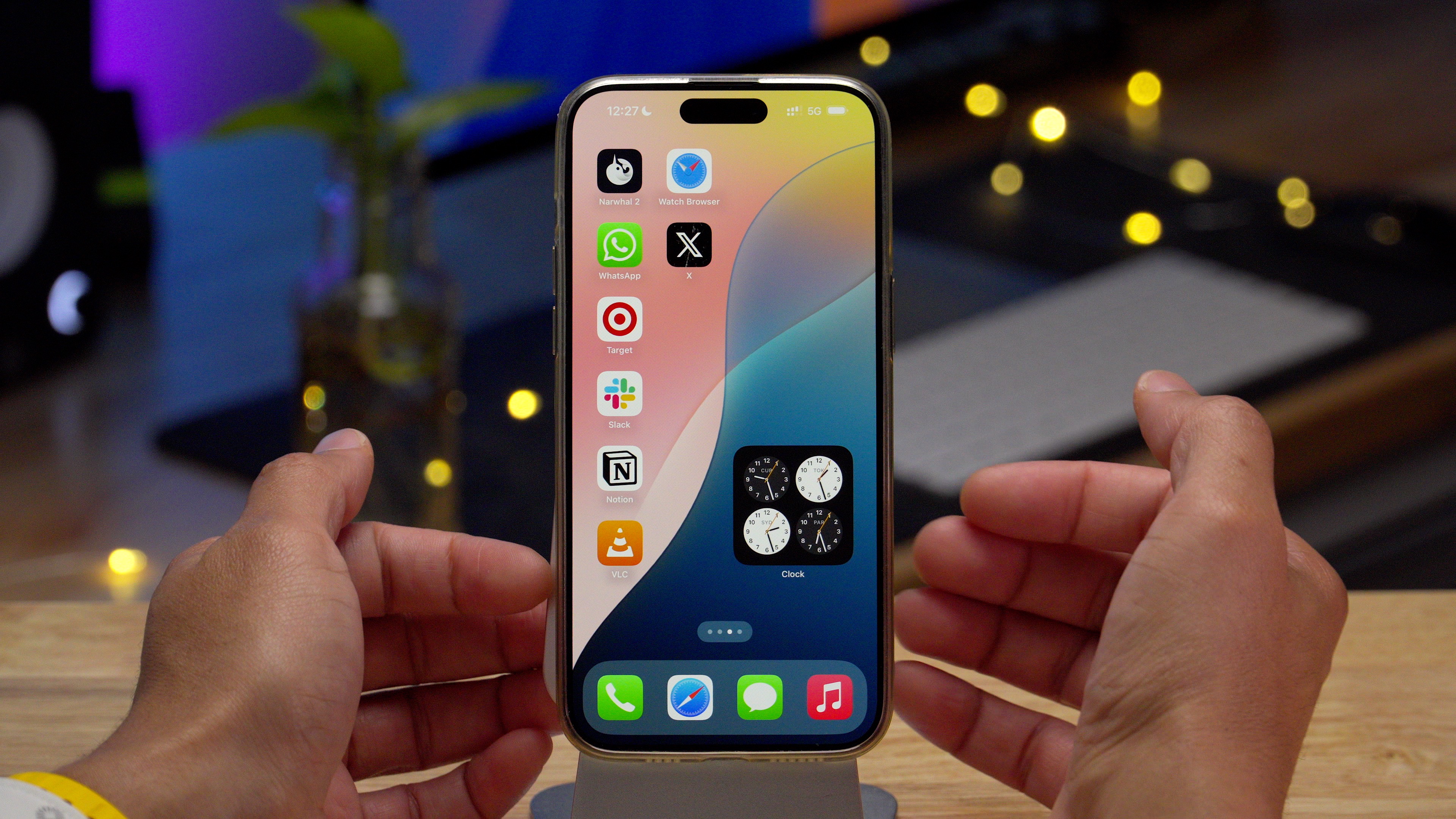 Макет главного экрана iOS 18 позволяет размещать значки приложений и виджеты в любом месте.