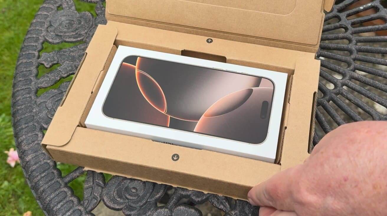 Распаковка iPhone 16 Pro Max и Apple Watch Series 10
