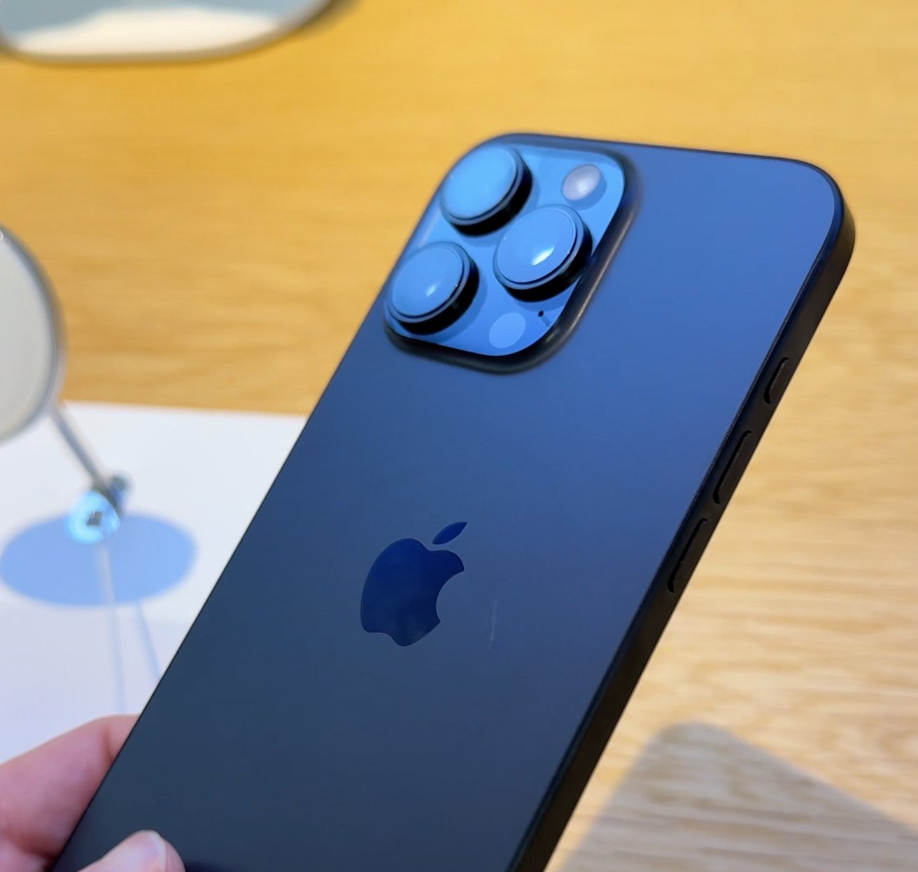 Новый черный титановый iPhone 16 Pro Max