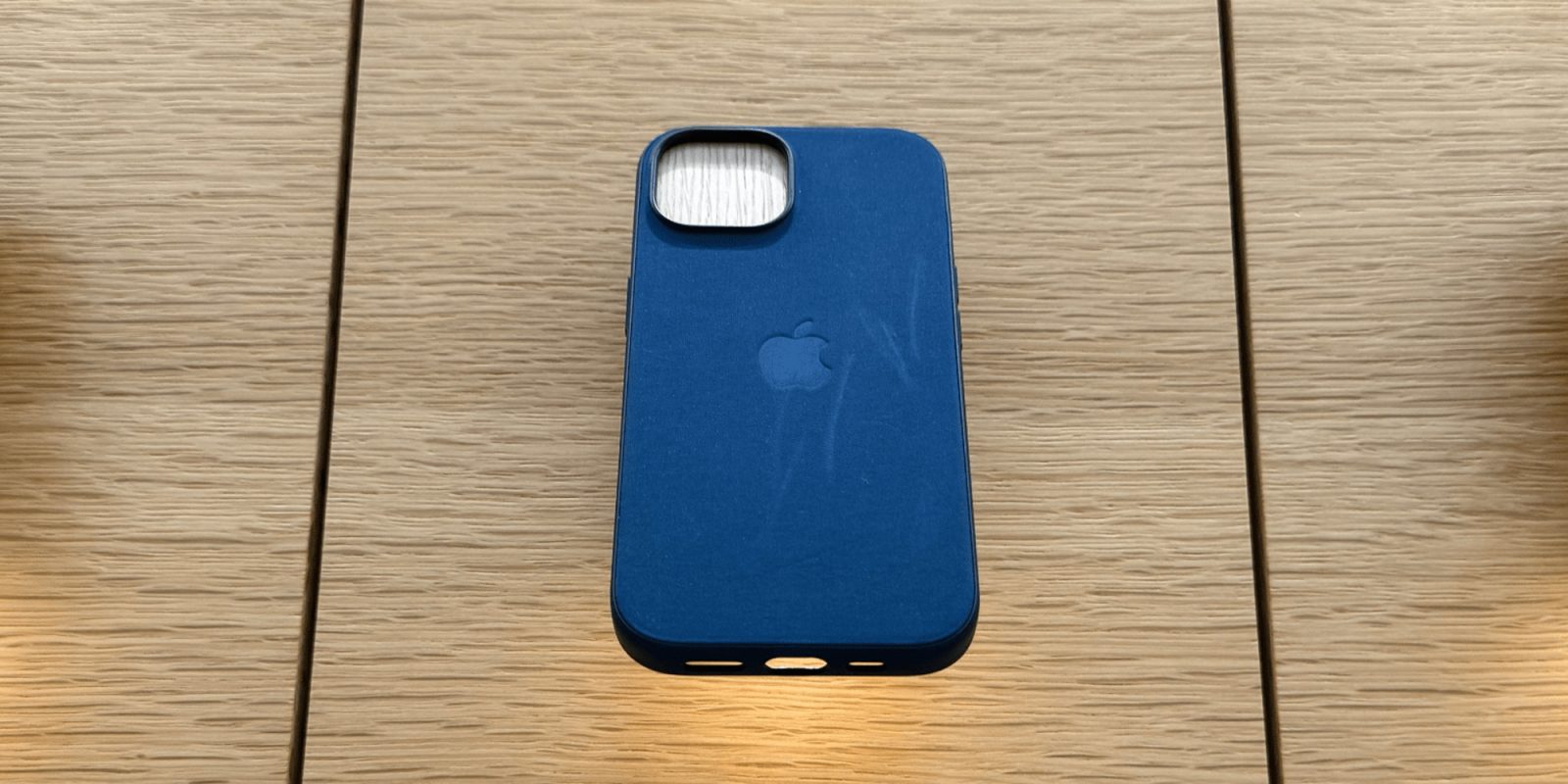 Чехол FineWoven для iPhone 15