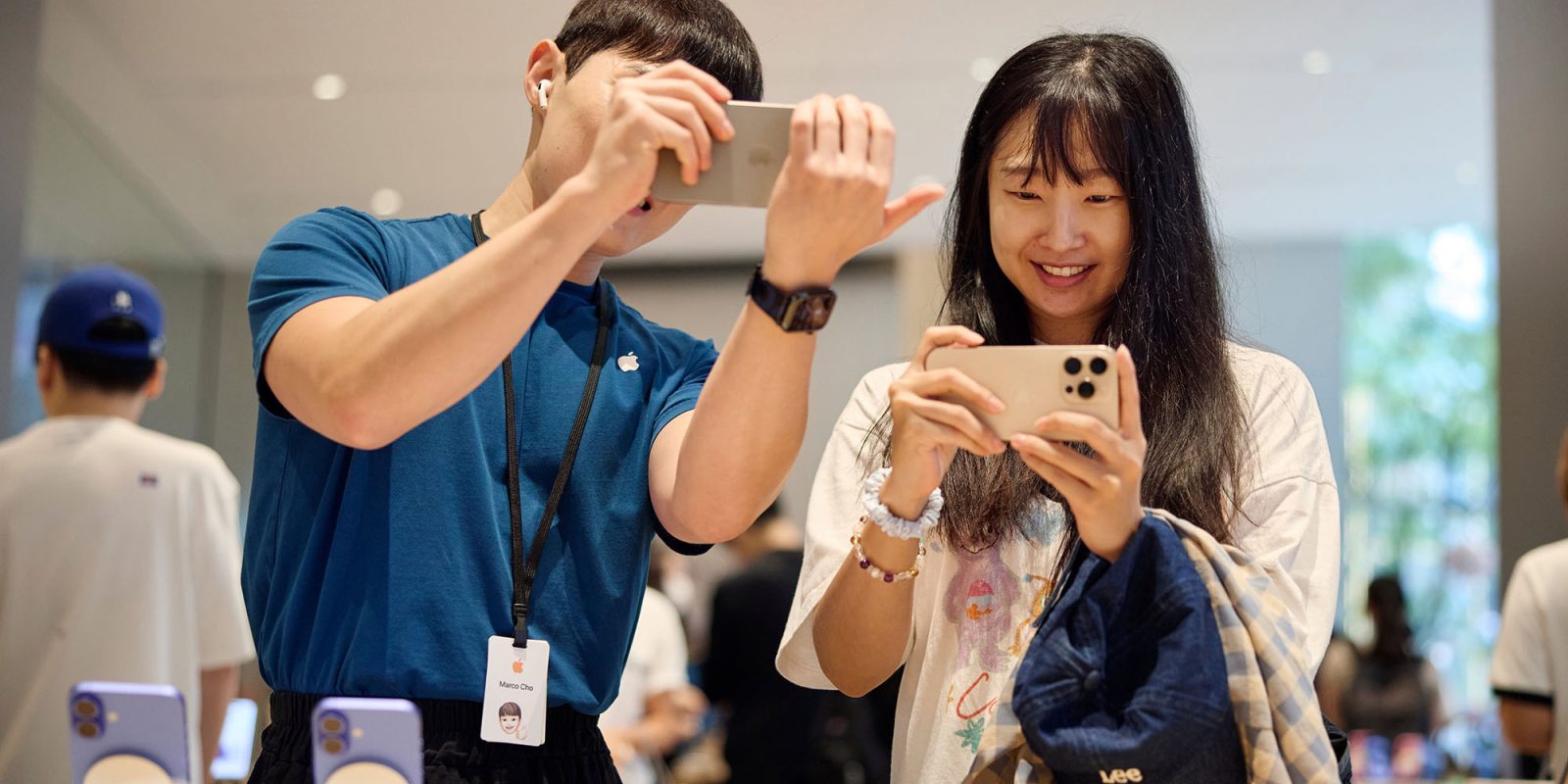 Официальные фотографии из магазинов Apple Store по всему миру