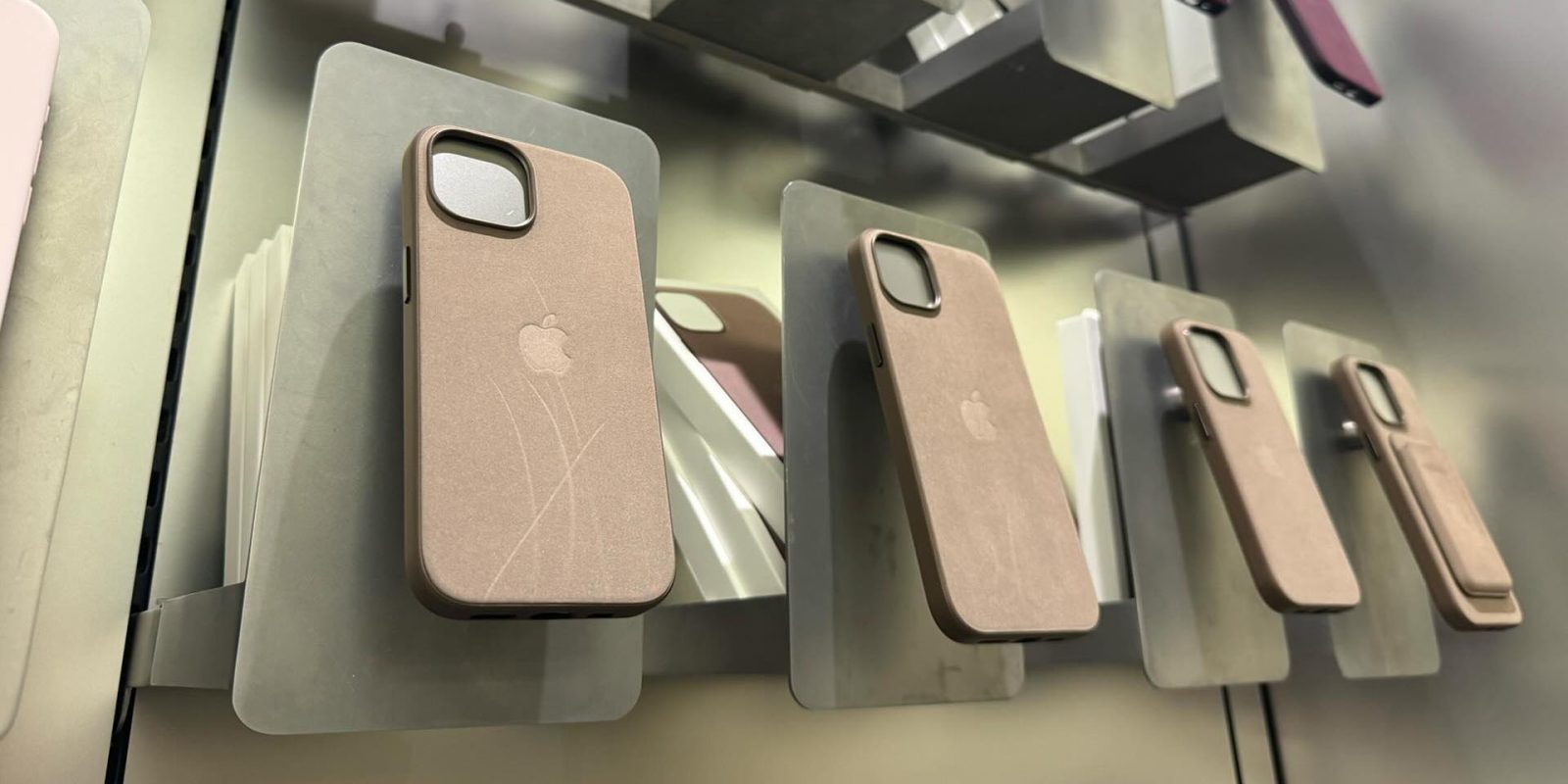 Большинство утверждает, что чехлы FineWoven — мусор | Витрина магазина Apple Store