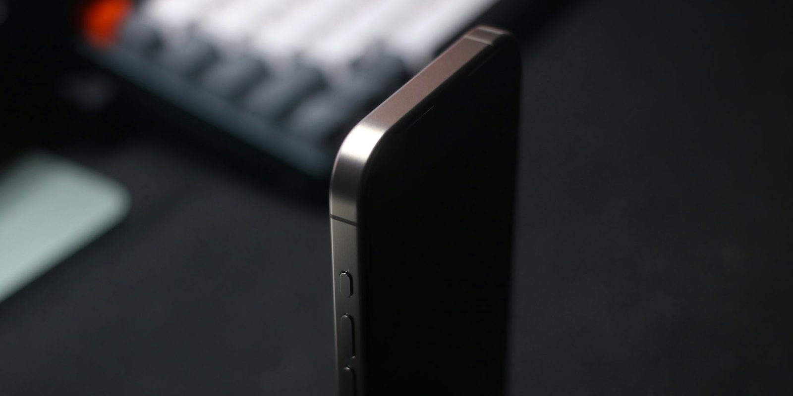 Аналитик предполагает, что только модели iPhone 18 Pro получат 2-нм чипы | Неброский снимок существующего iPhone 15 Pro