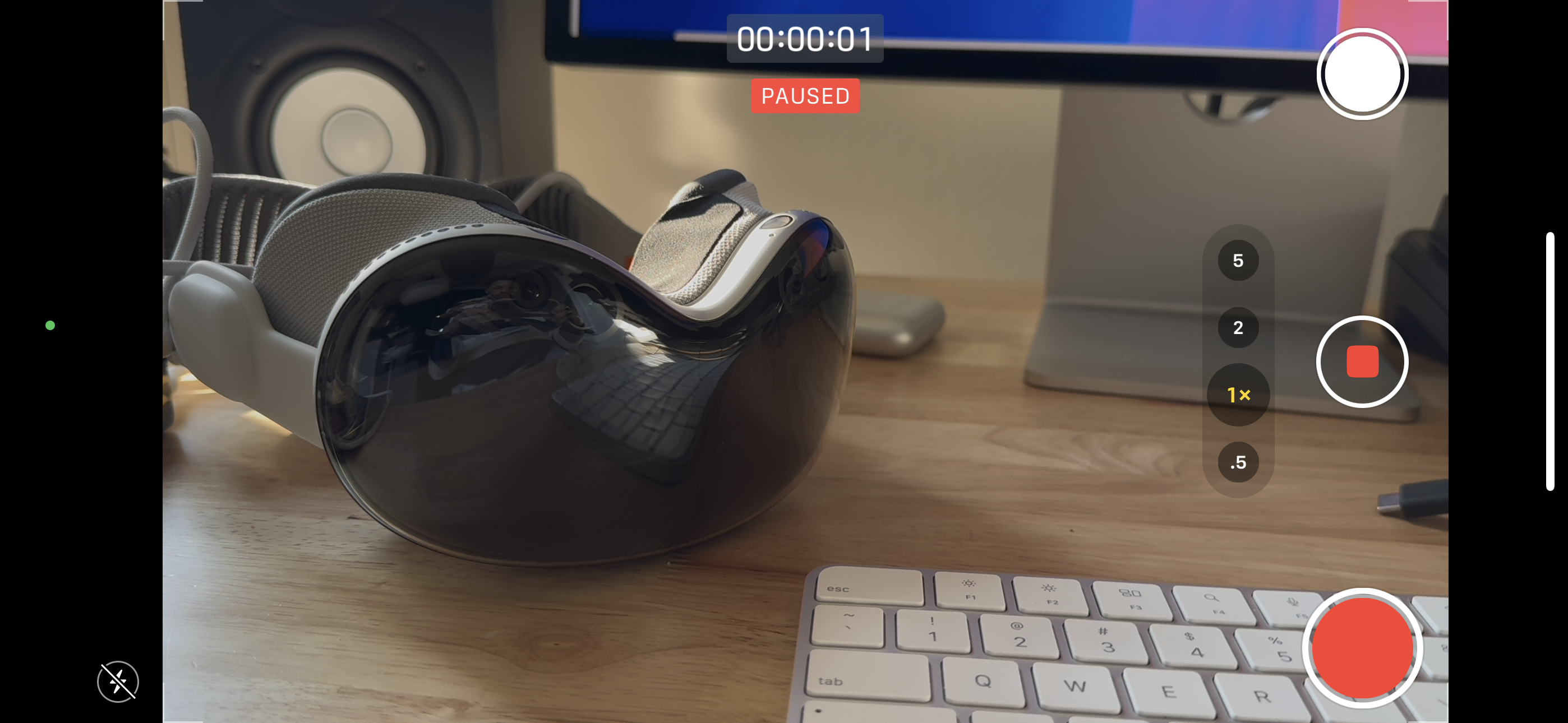 Остановленное видео в полете с помощью приложения «Камера» в iOS 18 RC