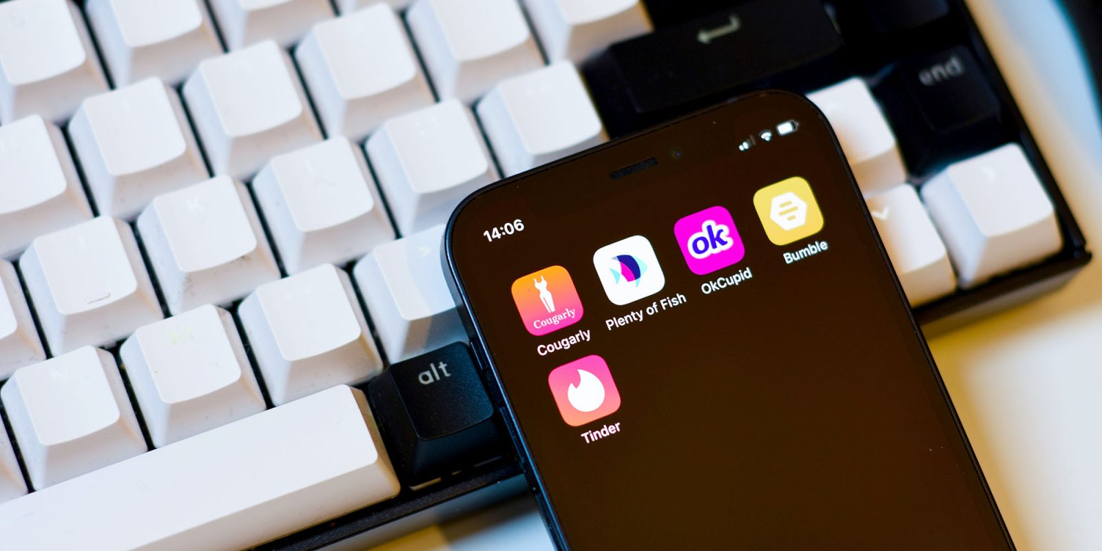 Выгорание в приложении для знакомств | Популярные приложения на iPhone, лежащие на клавиатуре