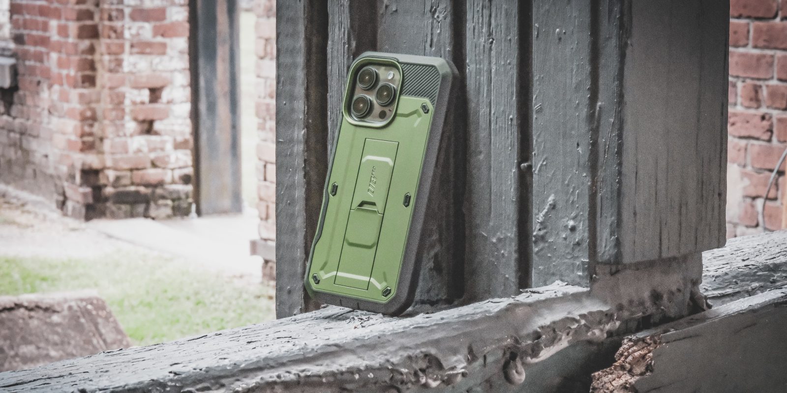 Чехол для iPhone 16 Unicorn Beetle