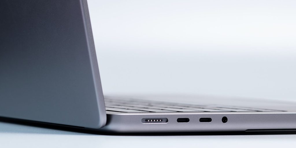 MacBook 2023 года выпуска (на фото M1 MacBook Pro)