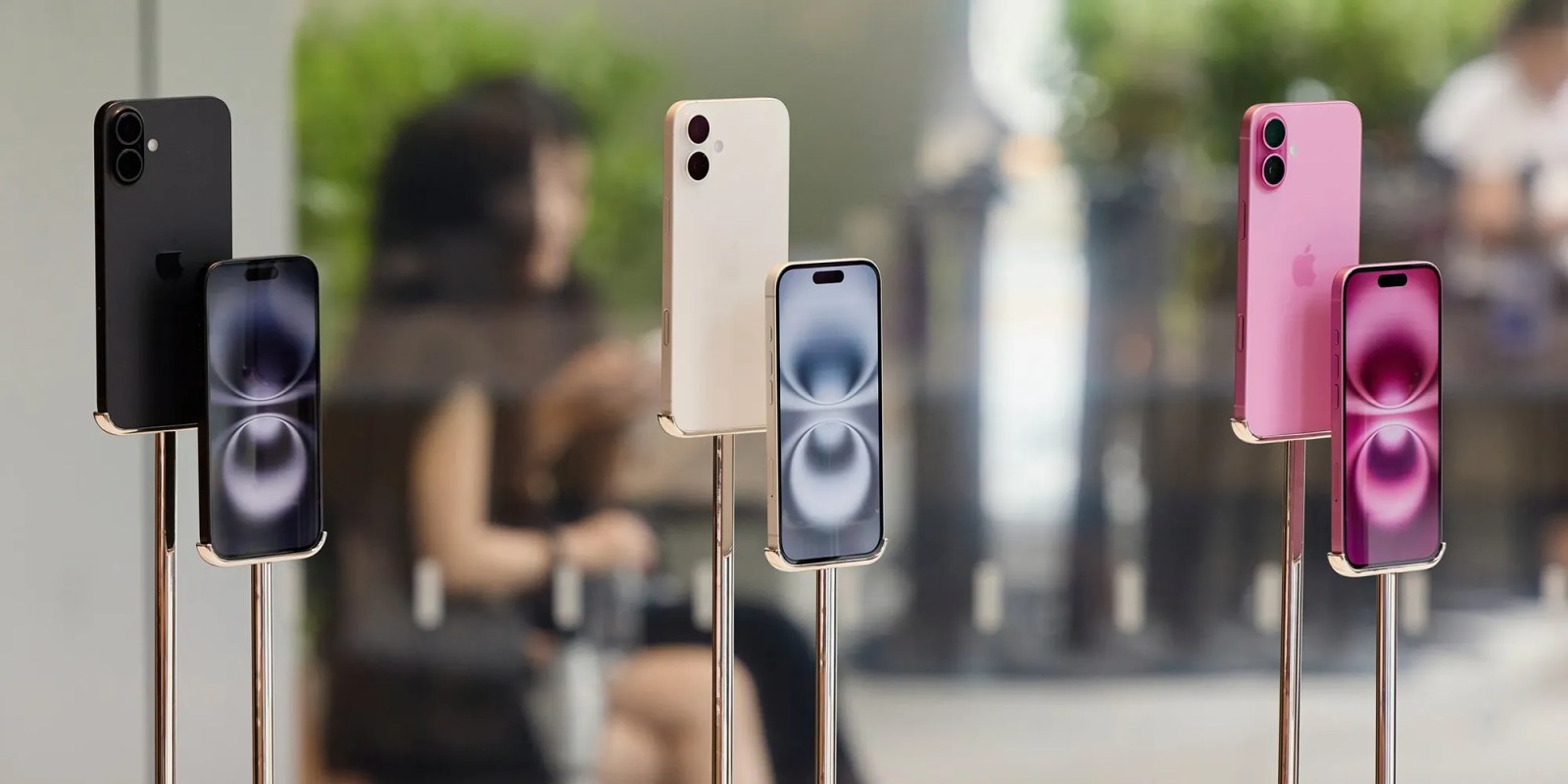 Отчет AAPL 31 октября будет включать в себя ранние продажи iPhone 16 | Демонстрация моделей в Apple Store в день запуска