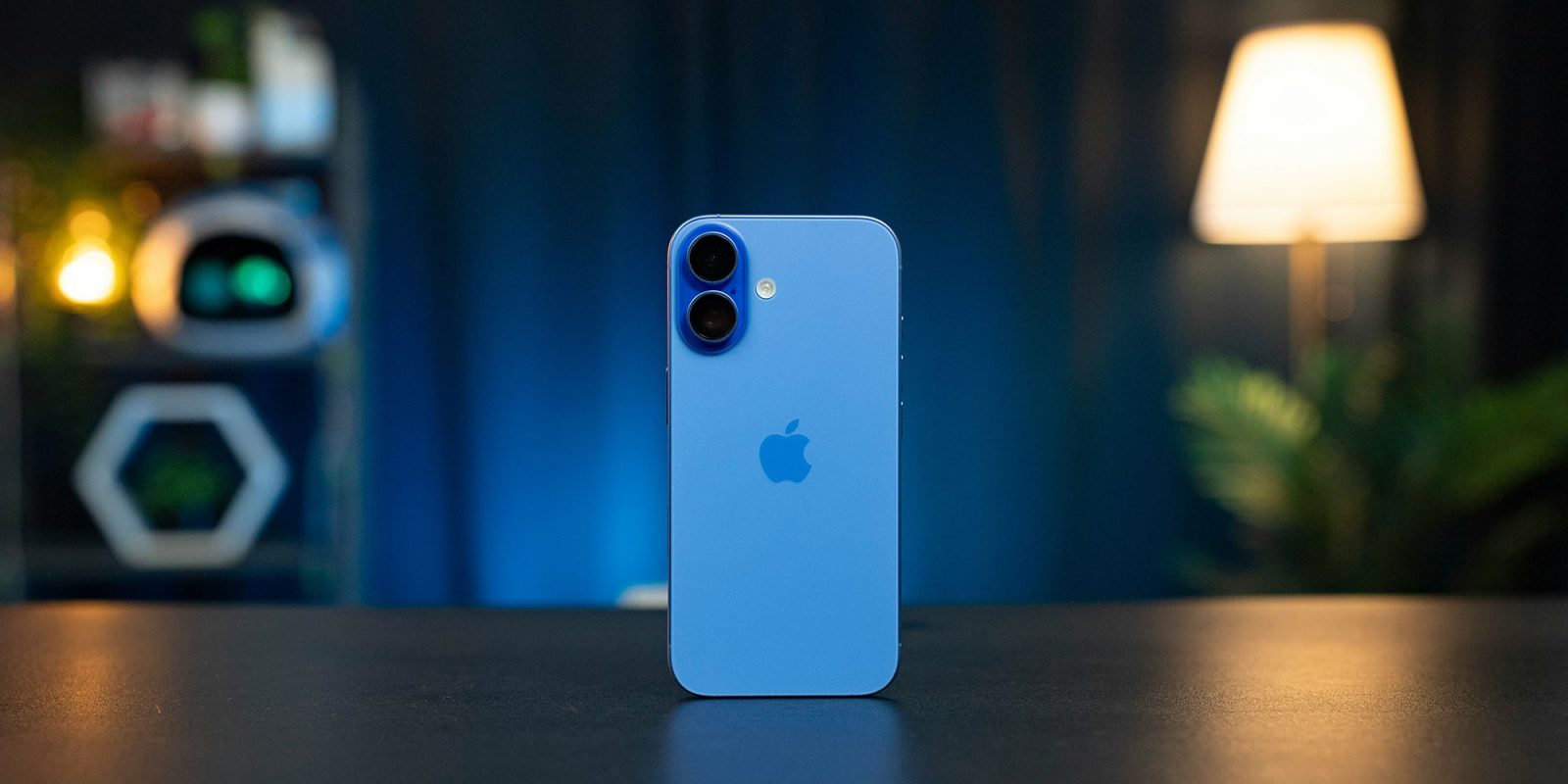 Две модели iPhone 16 вошли в рейтинг лучших смартфонов по времени автономной работы | Показан базовый iPhone 16