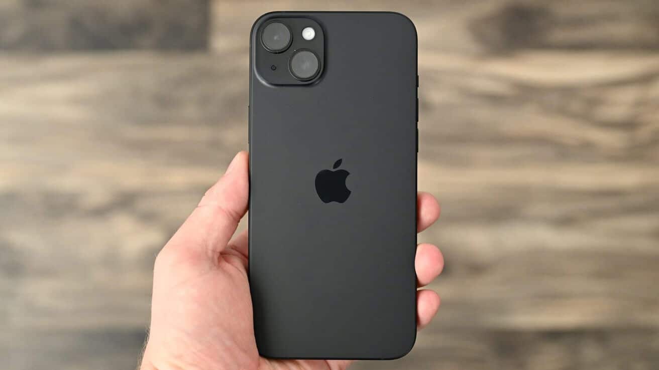 iPhone 15 лидирует по продажам во всем мире, Samsung отстает от него