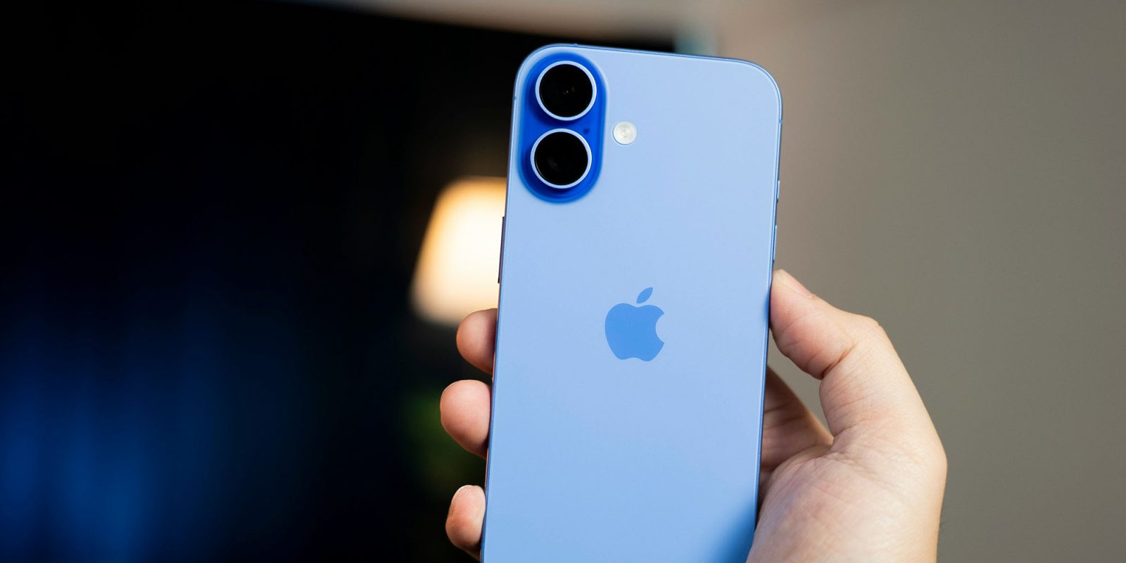 Apple грозит антимонопольный иск в Великобритании из-за веб-браузера, установленного по умолчанию | показан iPhone 16