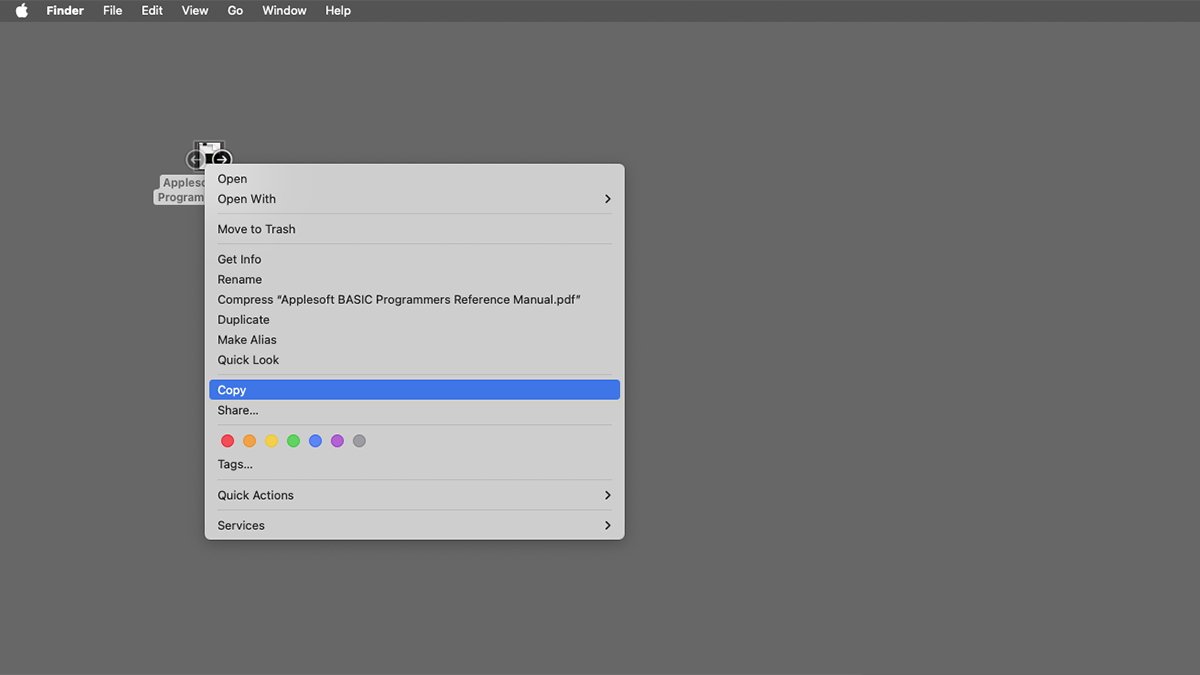 Копирование элемента в macOS Finder через контекстное меню.