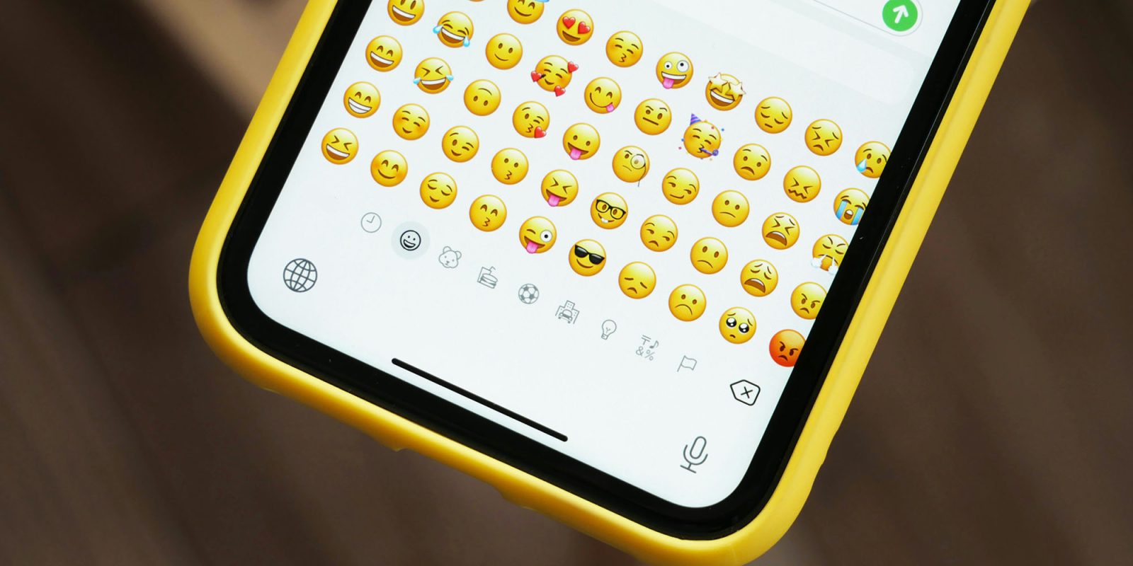 Эти смайлы и аббревиатуры больше не круты | Средство выбора эмодзи на iPhone