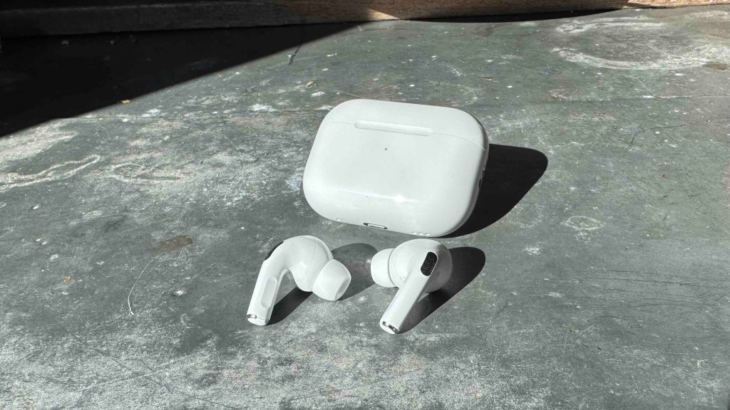 Как изменить управление громкостью AirPods Pro 2 с помощью смахивания
