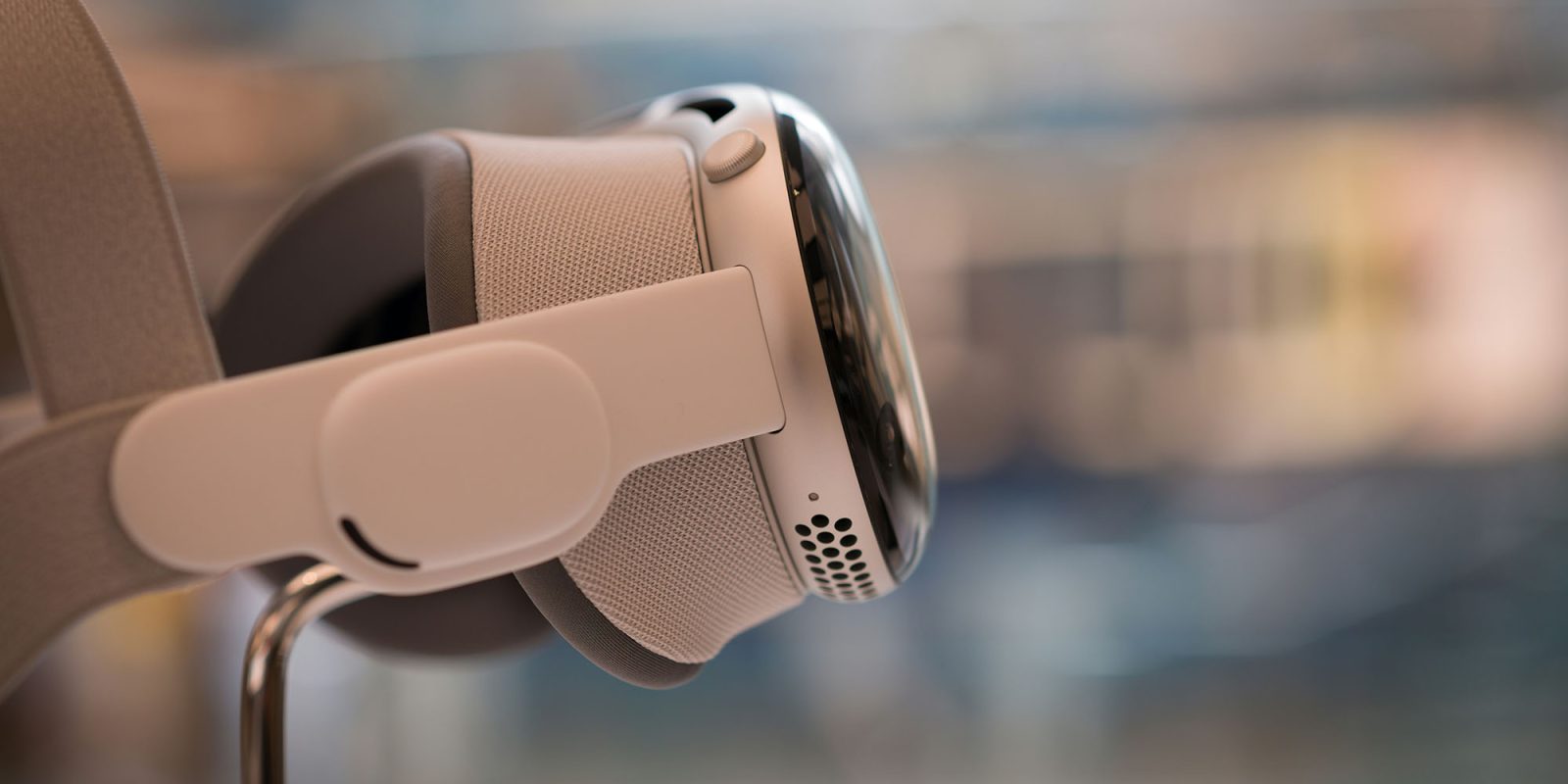 Popular Science объявил Vision Pro гаджетом года | Отображение модели в Apple Store