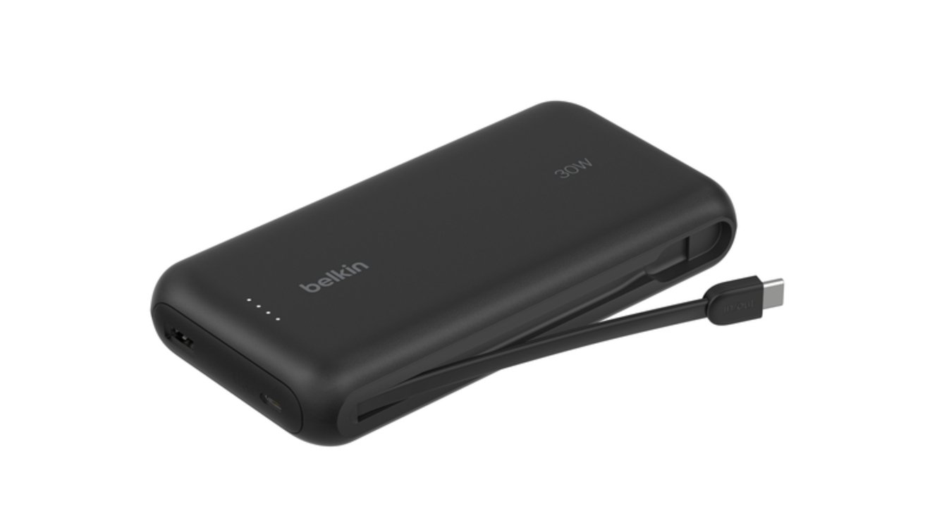 Черный портативный блок питания со встроенным кабелем с маркировкой «Belkin» и «30W», разъемом USB-C и четырьмя небольшими световыми индикаторами на поверхности.