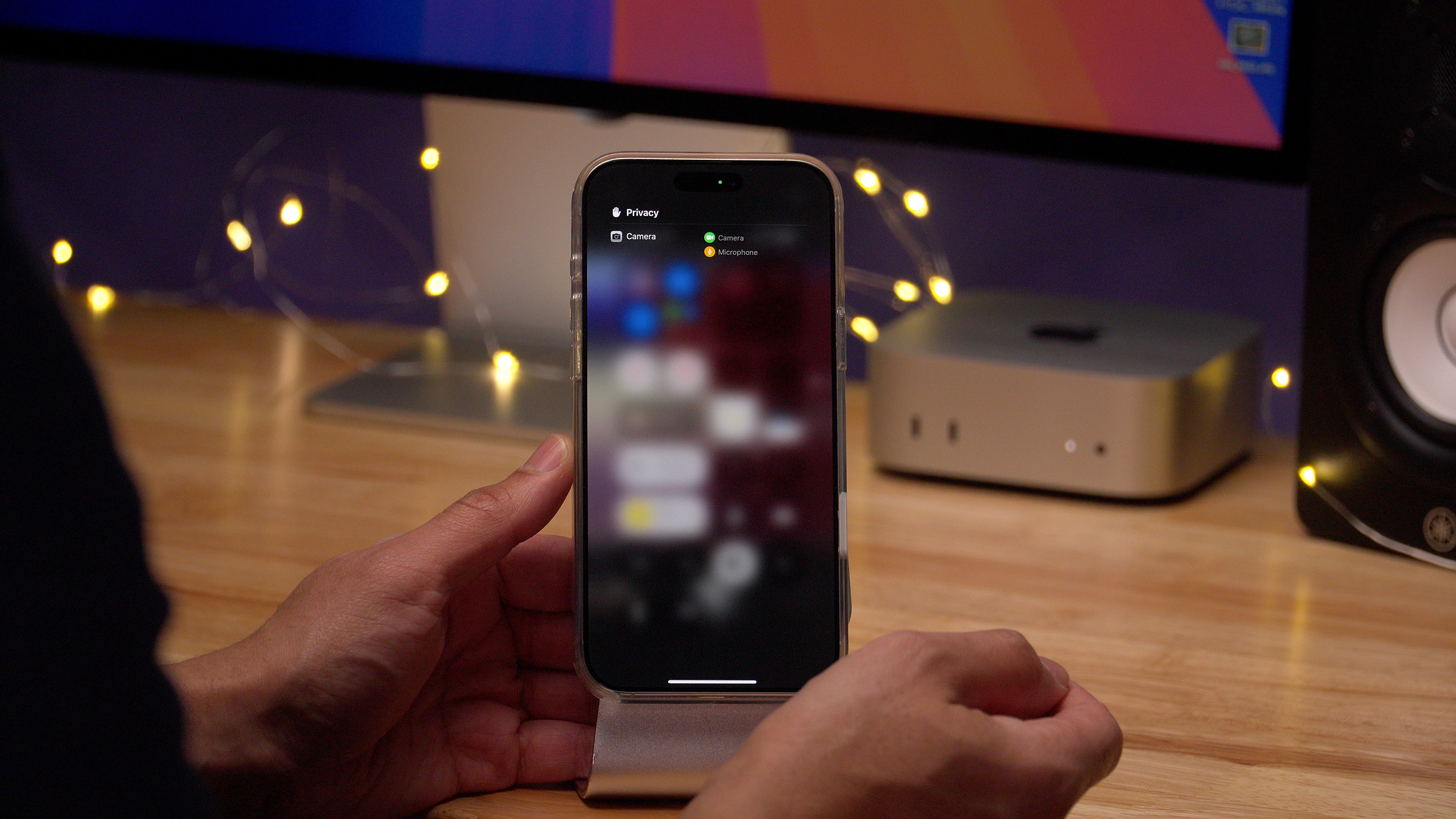 Световые индикаторы безопасности (SIL) на iPhone 16 Pro Max под управлением бета-версии iOS 18.3