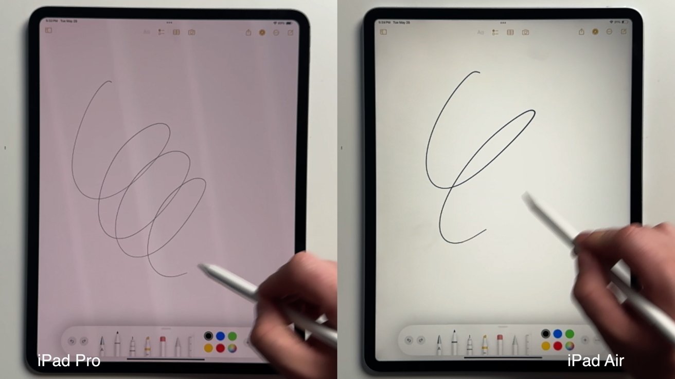 Параллельное сравнение iPad Pro и iPad Air: на экранах каждого из них отображаются разные штрихи стилуса.