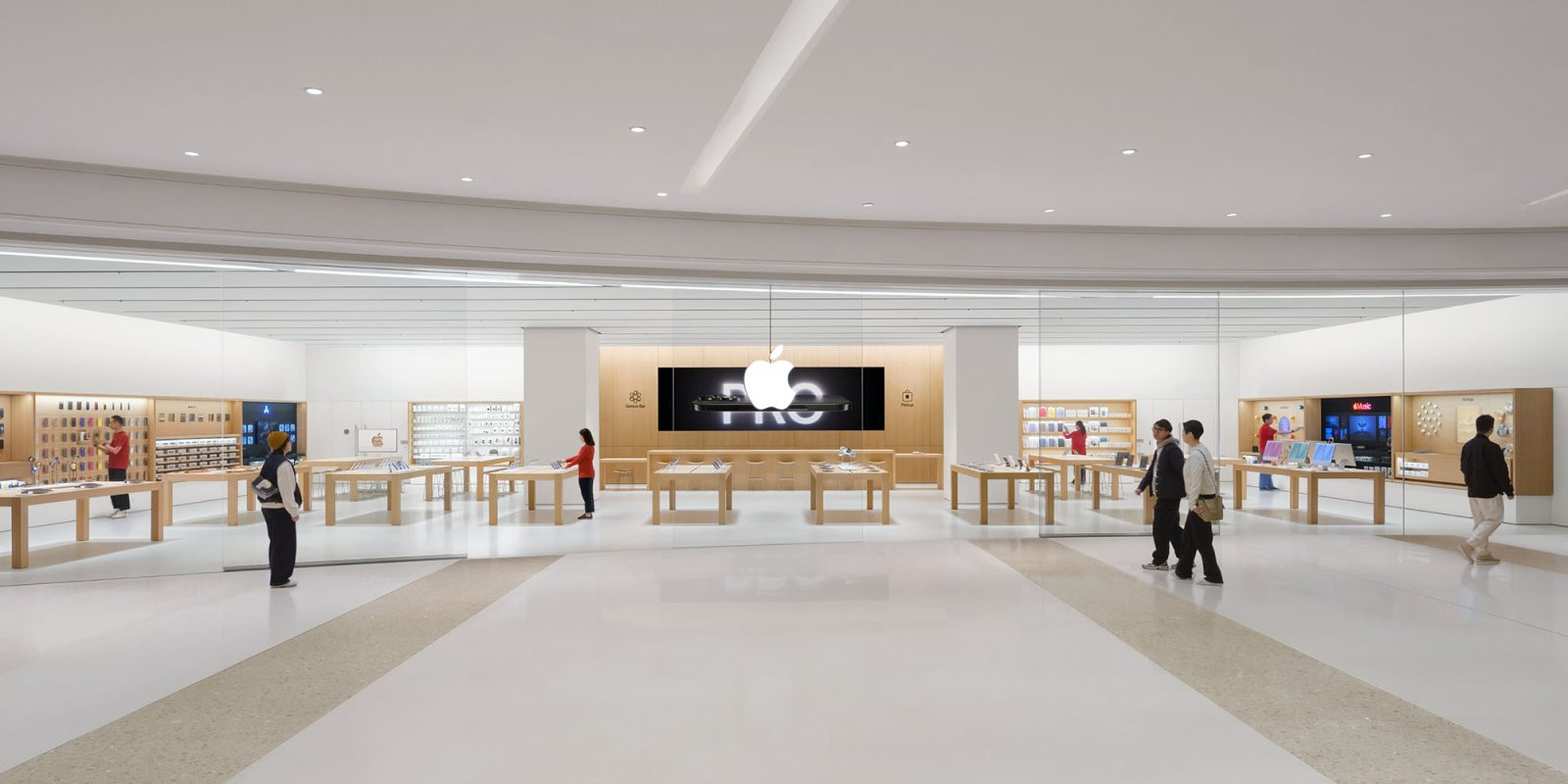 Последний магазин Apple снова имеет изогнутый фасад с плавным переходом в интерьер | Фотография Apple MixC Хэфэй