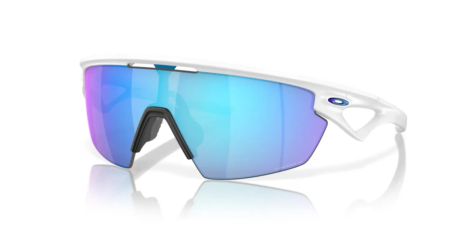 В этом году появятся умные очки Oakley на основе модели Sphaera (на фото).