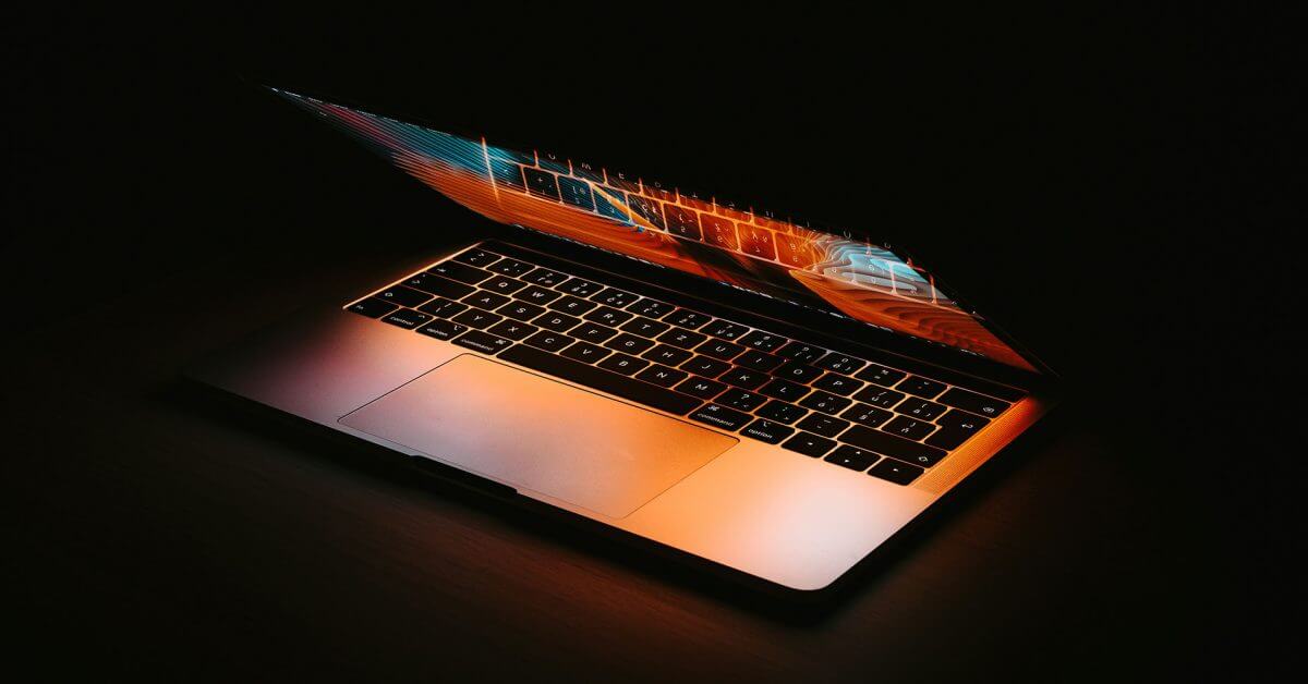 Отчет подтверждает сроки выхода OLED MacBook Pro; MacBook Air задерживается еще больше