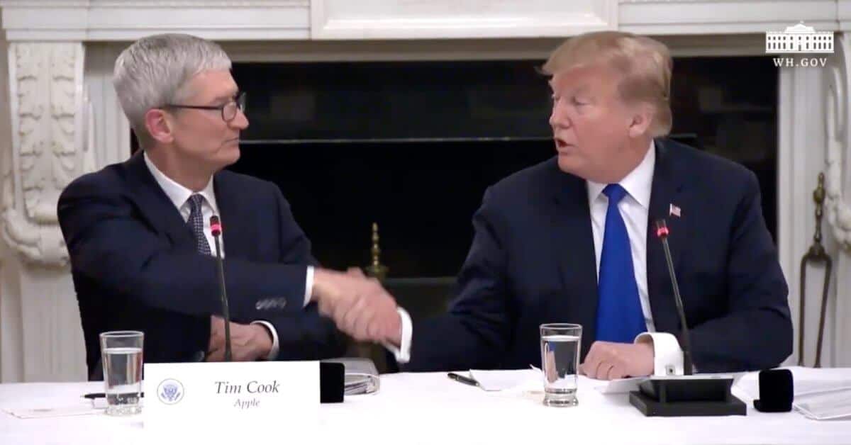 Генеральный директор Apple Тим Кук провел сегодня "отличную встречу" с президентом Трампом на фоне продолжающейся проблемы тарифов