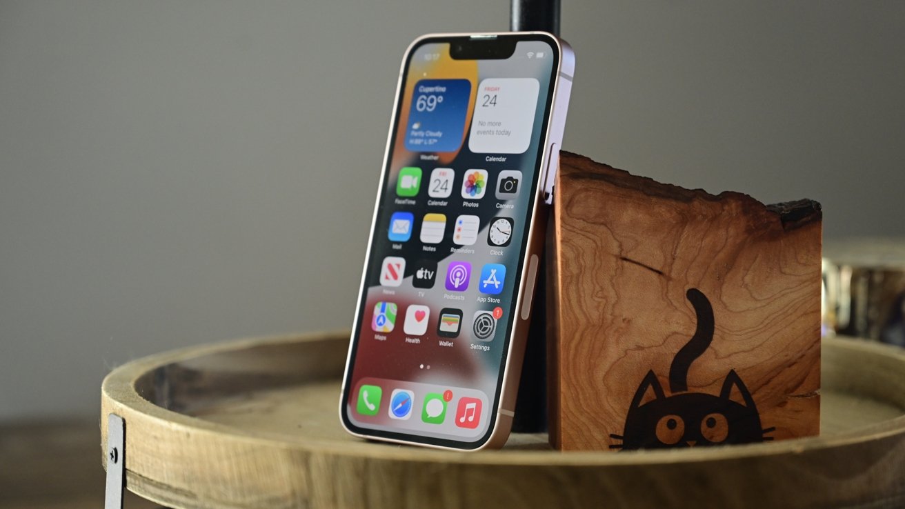 Apple iPhone 13 mini - самый быстрый и лучший маленький смартфон