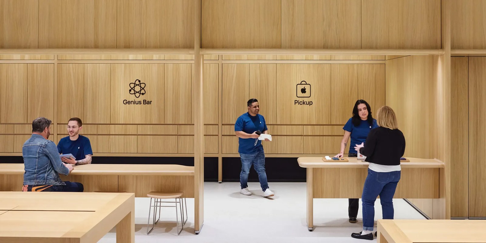 Продукция Apple может подорожать в США в связи с введением Трампом 10-процентных тарифов на импорт | Магазин Apple Miami Worldcenter