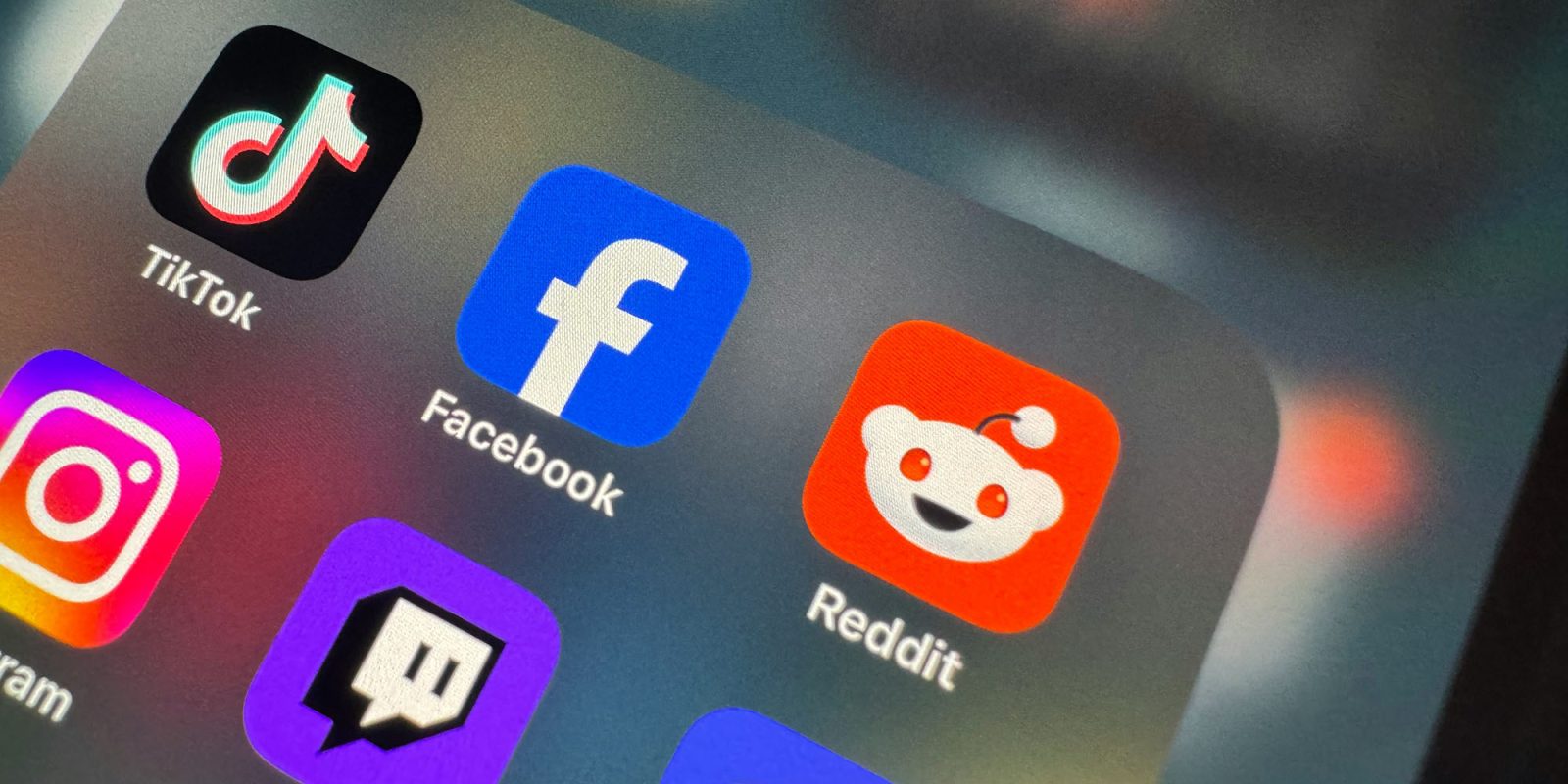 Начато крупное расследование мер по защите детей на TikTok, Reddit и Imgur | Иконки приложений на iPhone