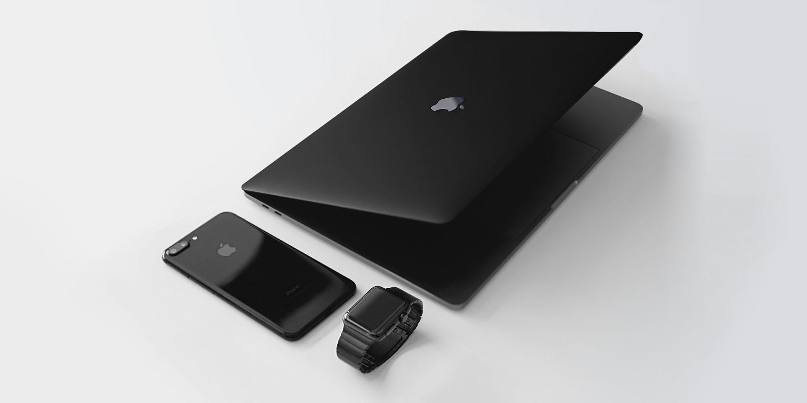 Mac с сенсорным экраном, который Apple, вероятно, не будет делать, и тот, который будет | Показан чёрный MacBook