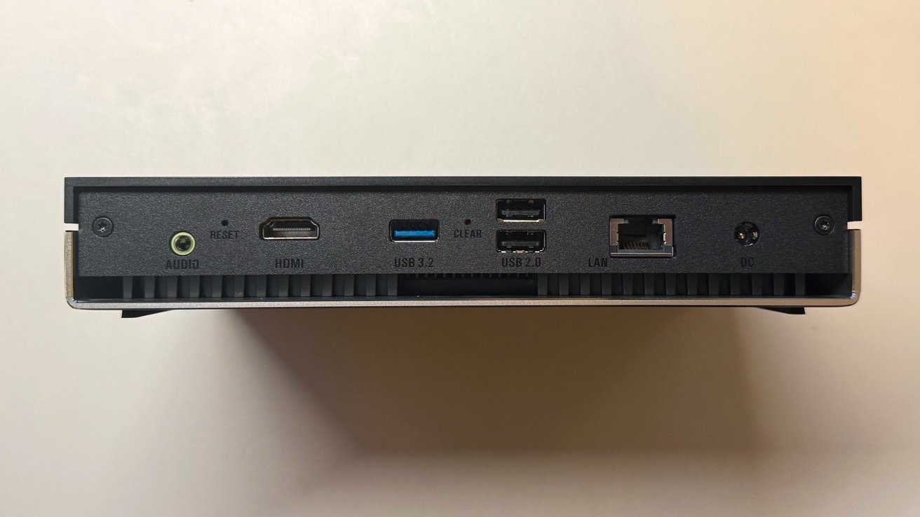 Задняя панель устройства с аудиоразъемами, HDMI, USB 3.2, двумя USB 2.0, LAN и DC портами, а также кнопкой сброса.